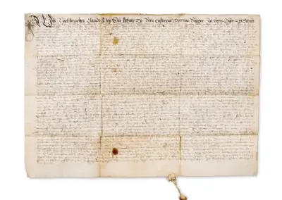 Historisches Pergamentdokument mit handschriftlichem Text und Siegel, antikes Schriftstück, beige, braune Tintenflecken.
